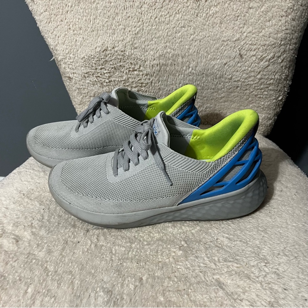 Kizik tennis shoes